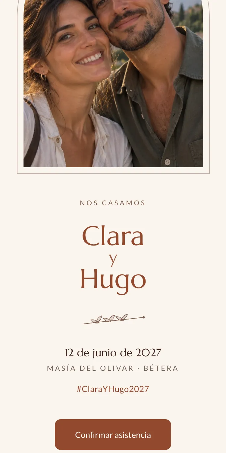 Portada de una web de boda en el móvil con el hashtag de la pareja bajo sus nombres
