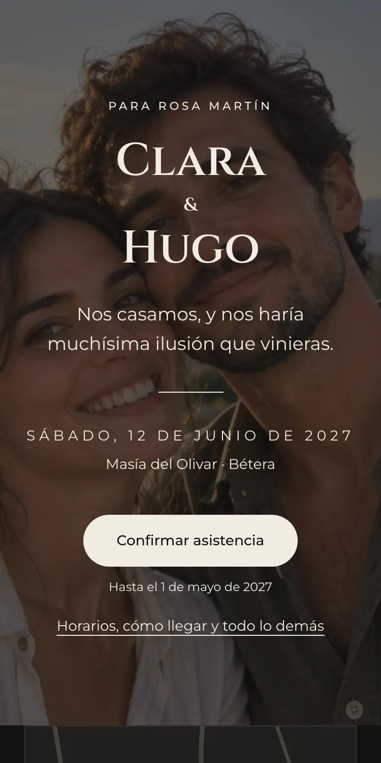 Invitación digital de boda con la plantilla Gala, dirigida a Rosa Martín, en el móvil